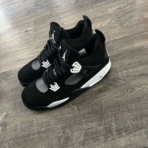 Jordan 4 white thunder